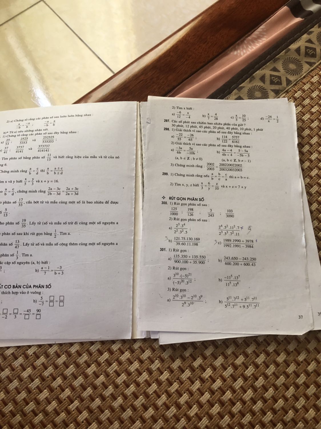 Sách chất liệu cực kỳ kém. Mng chú ý k bao h nên mua. Qua thất vọng