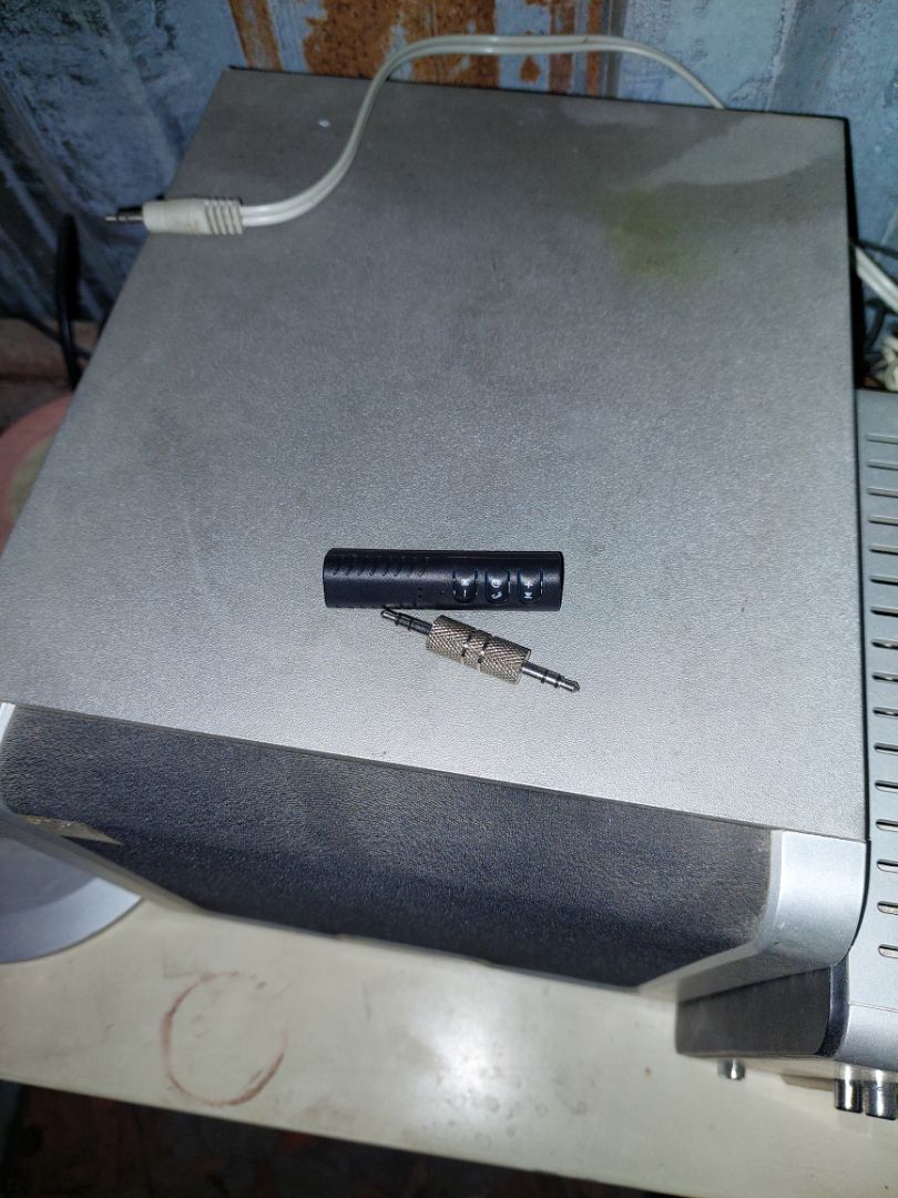 nhờ Shop đổi sản phẩm khác. sản phẩm lỗi. sạc trực tiếp không được. sạc đầy pin để không. không sài. thì 5phút tự hết pin