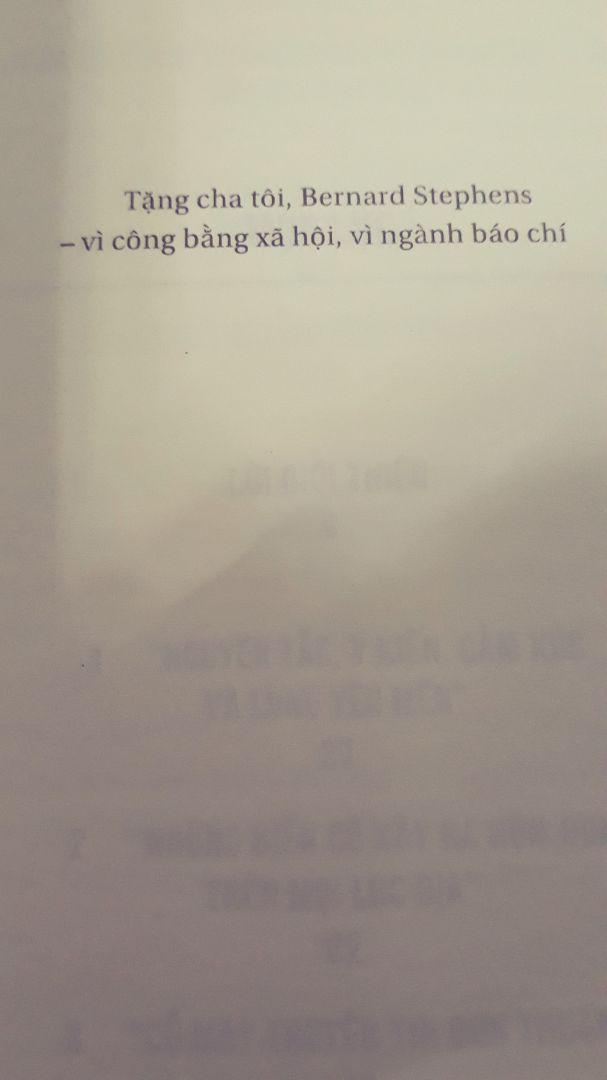 sách từ bao bìa đến thiết kế rất đẹp mắt và ấn tượng. Sách rất hay, bổ trợ cho tôi rất nhiều trong việc tìm hiểu ngành báo chí.