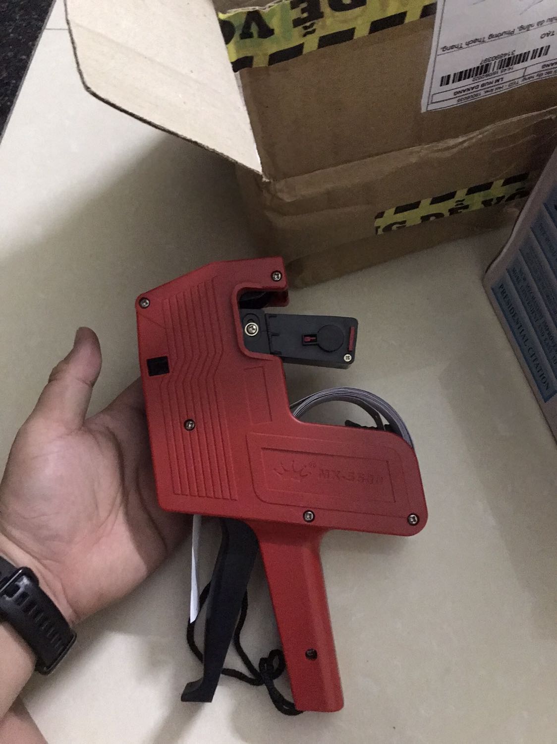 Sản phẩm giao hàng nhanh, chất lượng nhưng không có mực thay, chắc phải mua riêng chứ không như các đầu khác