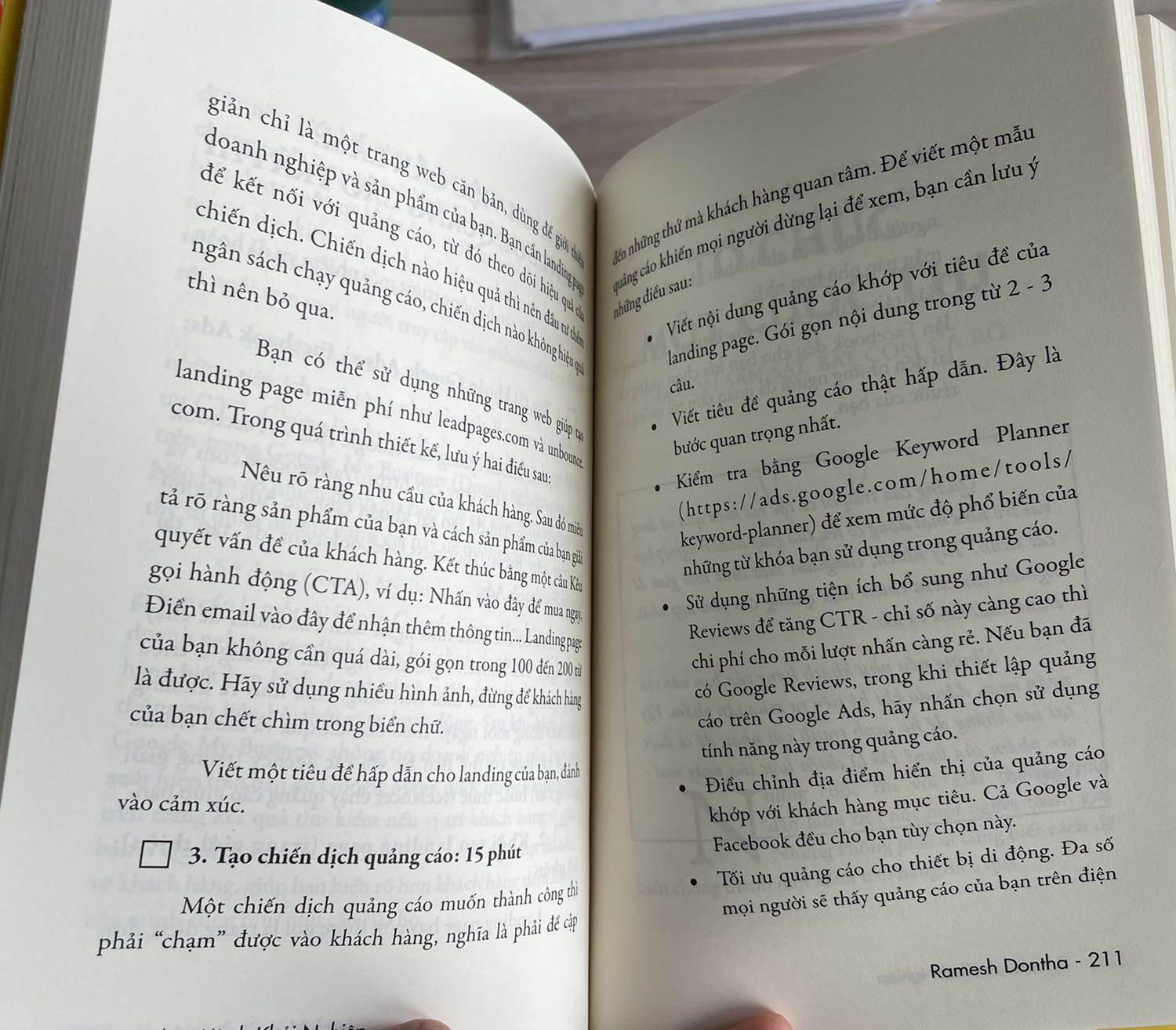 Chất lượng tốt. Sách dày dặn, bọc màng co kỹ nên sạch sẽ, bìa dễ thương, màu vàng cho nhiều năng lượng tươi, tích cực. Điểm đặc biệt là cho dù đây là sách dịch nhưng dịch giả có bổ sung phần hướng dẫn đăng ký kinh doanh ở Việt Nam, hướng dẫn về phương pháp tính thuế đơn giản cho người mới bắt đầu kinh doanh. Đây là 2 nỗi lo lắng và cũng là trở ngại cho người muốn tự khởi nghiệp kinh doanh. Nội dung sách phù hợp cho người muốn bắt đầu khởi nghiệp, lộ trình rõ ràng từng bước, dễ làm và dễ tự kiểm tra. Có thể kết bạn với dịch giả Trần Thanh Phong để được chia sẻ thêm về kinh nghiệm kinh doanh, đây là điều đặc biệt nhất của tác giả, dịch giả này mà hiếm có ai làm được. Cảm ơn anh rất nhiều.