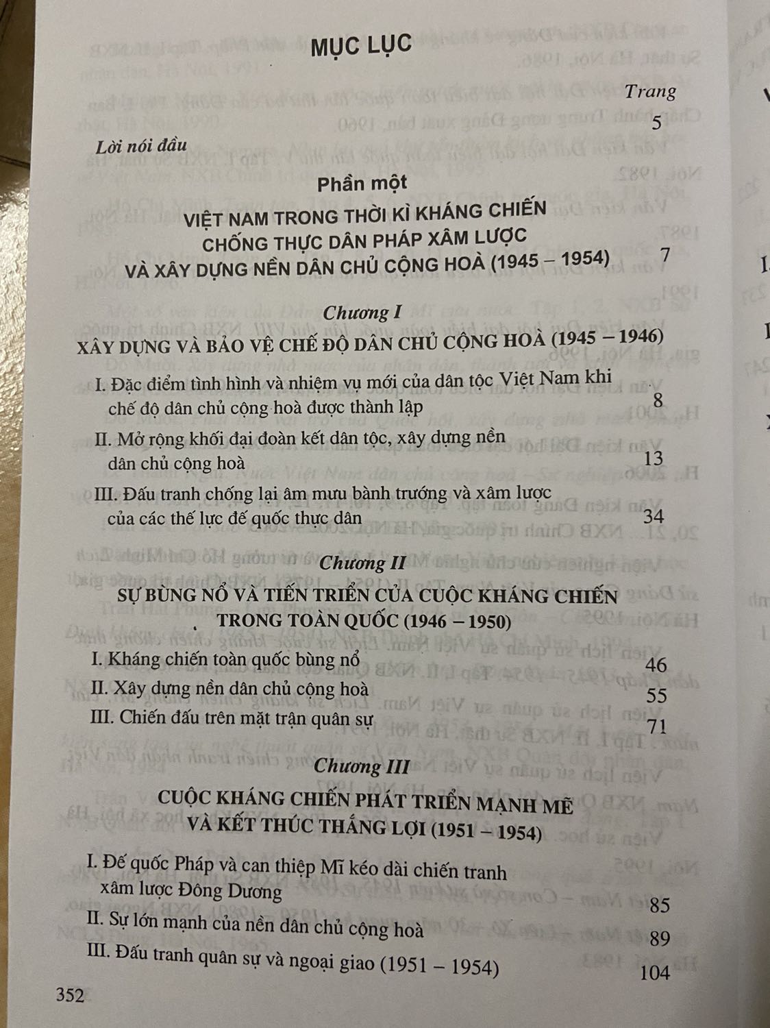 Sách hay, đầy đủ, làm giáo trình dạy và học được ở bậc đại học.