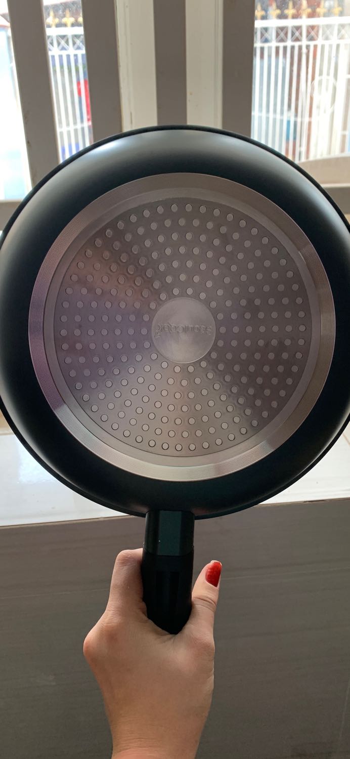 chống dính tốt, màu sắc đẹp vân đá nhìn sang giá ổn sài được bếp từ mà được chảo này ngon quá luôn 🥲😁😄😭😔😍👌😃😇😅🤣😍😉