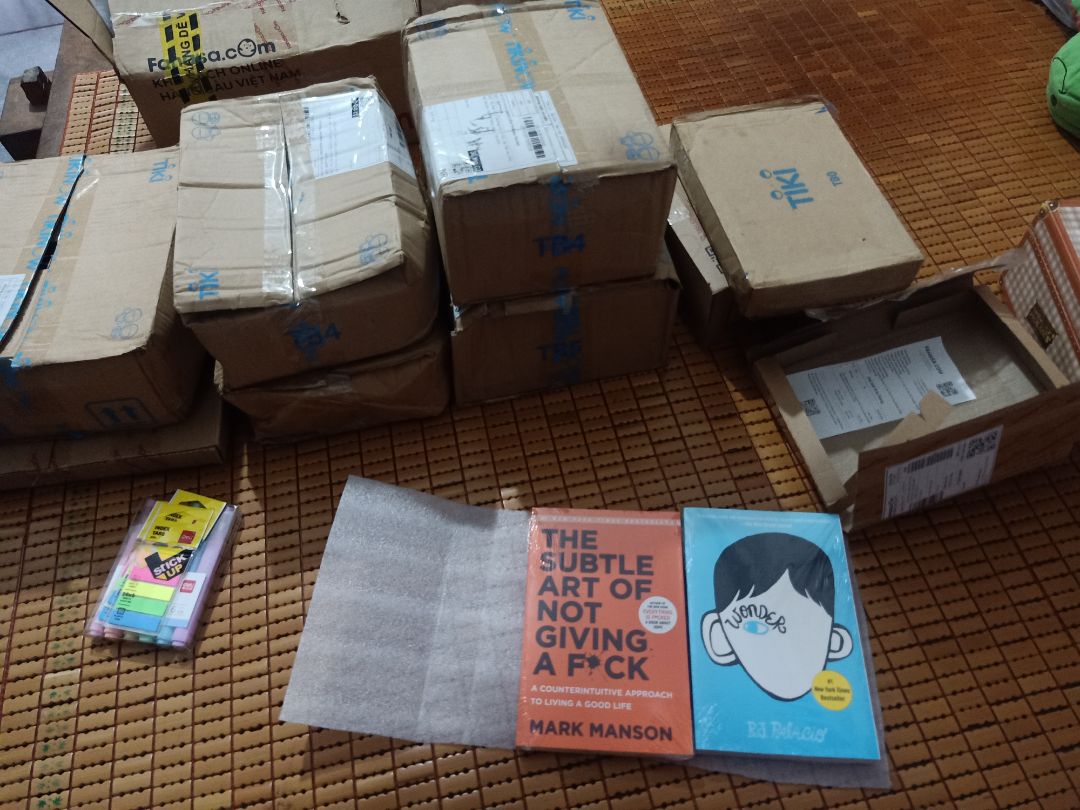 Sách có từ vựng và Ngữ pháp khá đơn giản, trình độ tiếng Anh ở mức nào cũng có thể đọc. Những ai muốn vừa học tiếng Anh vừa đọc sách thì đây là một lựa chọn hoàn hảo!