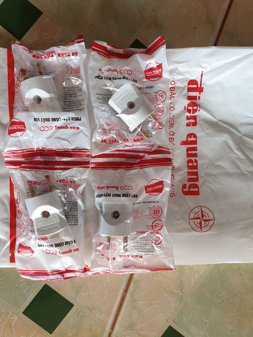 Nhìn đẹp, chắc chắn. Chế tạo chi tiết bên trong rất chính xác, lắp ráp đây điện dễ dàng