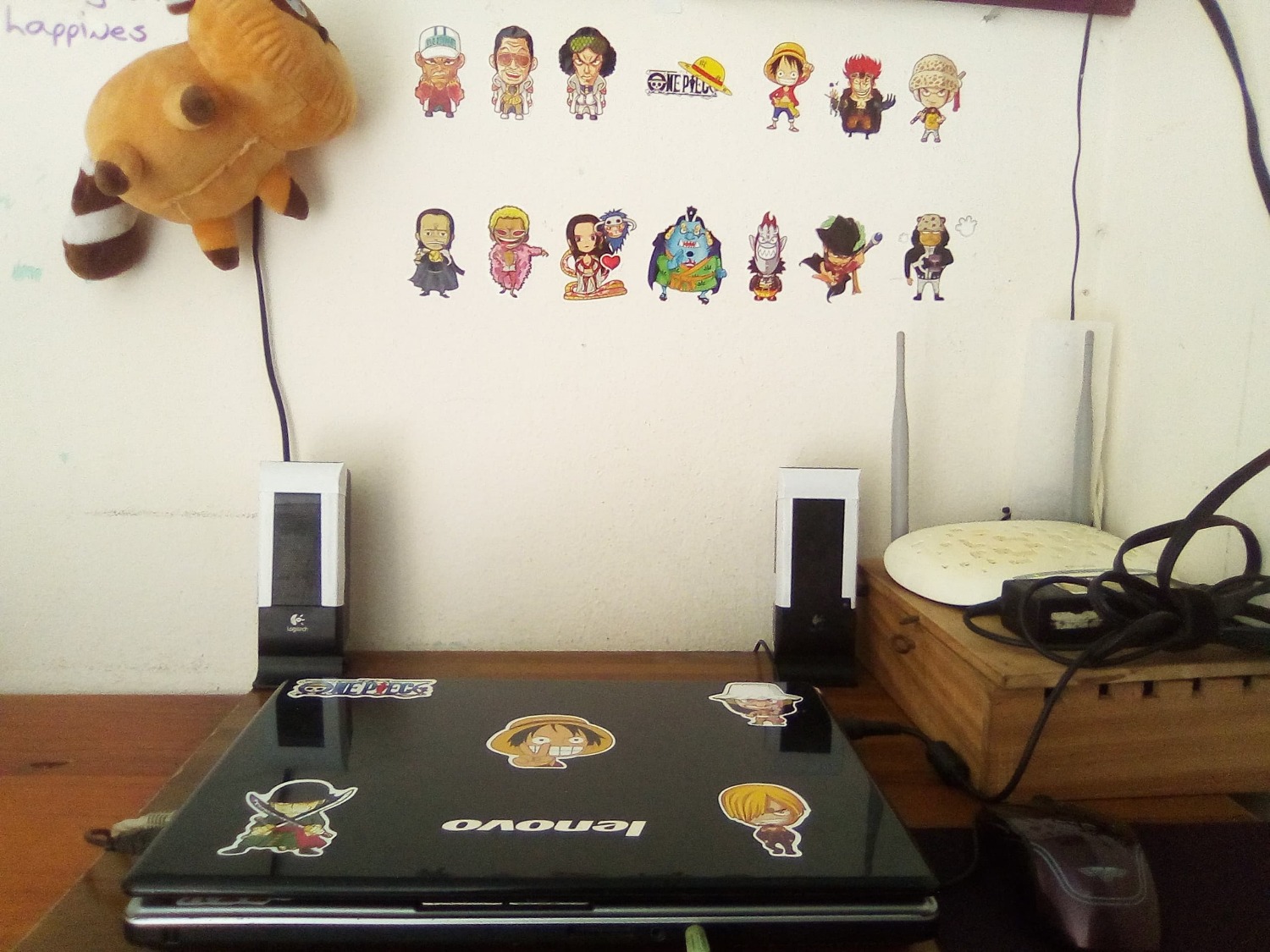 Hình ảnh đẹp sắc nét ,keo dính khá chắc chắn ,rất nhiều sticker ,nhưng nhược điểm là có khá ít nhân vật , thay vì lặp lại nhân vật đó thì hãy tạo nhân vật khác ,nên giảm giá tiền lại cho mn có thể mua và sử dụng .