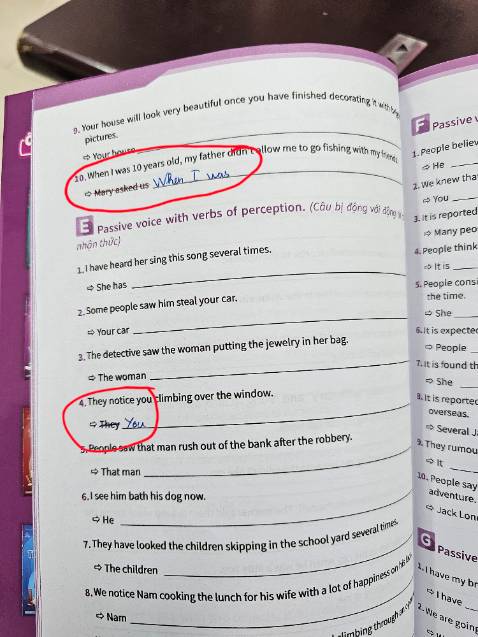 Mộy sự cẩu thả từ người viết sách đến người kiểm duyệt, đọc mấy trang đầu thôi là đã có cả chục lỗi sai, từ đáp án cho đến đề bài.
Khuyên thật lòng mọi người đừng mua.