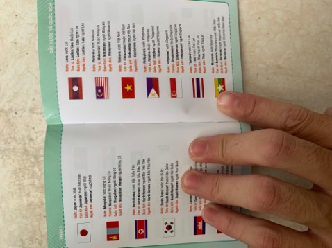 Sách tốt, dễ cho người học bắt đầu, sắp xếp logic theo trang N,V bảng chữ cái, sách 419 trang có mã Qr quét file nghe đa số các từ căn bản. Nhà sách bán 70 trên tiki bán 5 mấy k thôi.