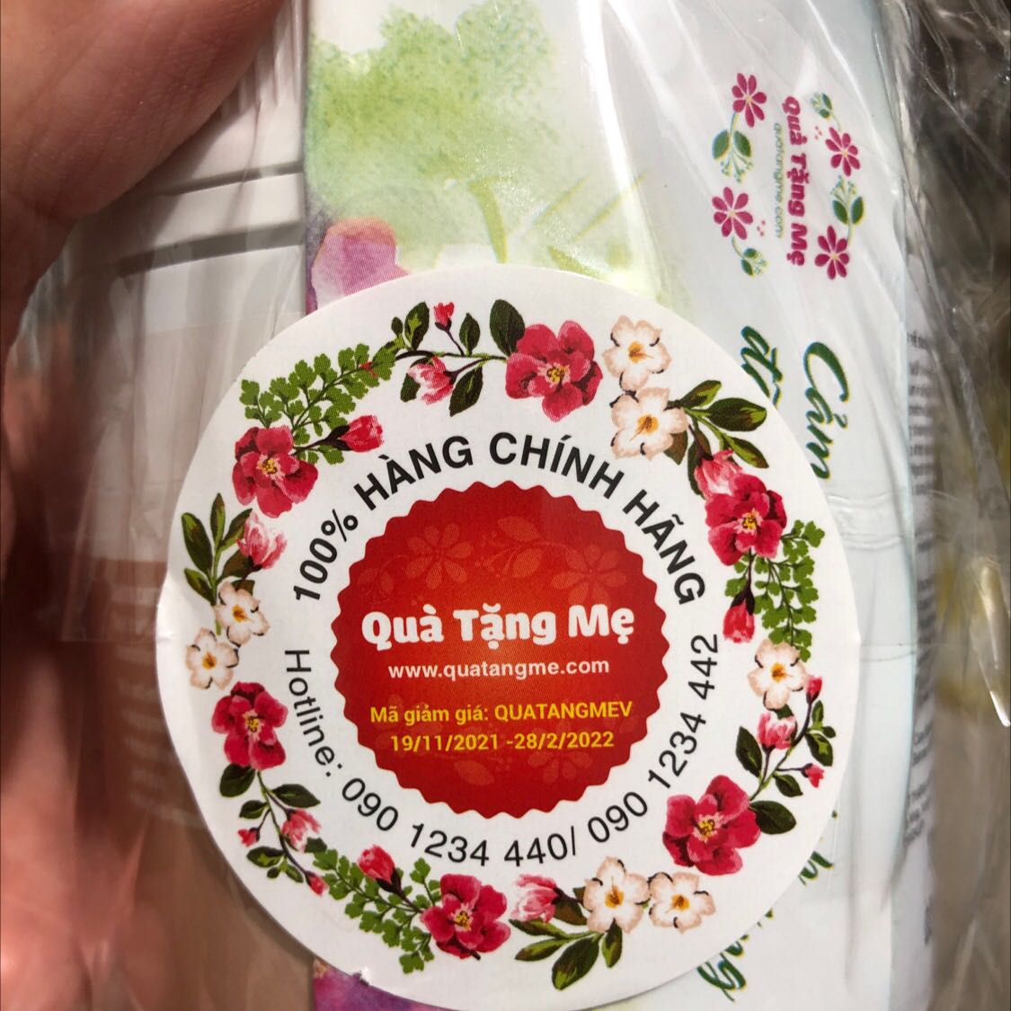 Viên sụn cá mập của healthy care này mình có tham khảo ở nhiều nơi rồi, rất phù hợp với người có vấn đề xương khớp như ba mẹ mình nên khi thấy shop khuyến mãi là mua ngay, mua đúng dịp tết nên đợi đến mùng 5 mới nhận hàng. Check code trên hộp thì đúng chuẩn hàng, đóng gói ok.