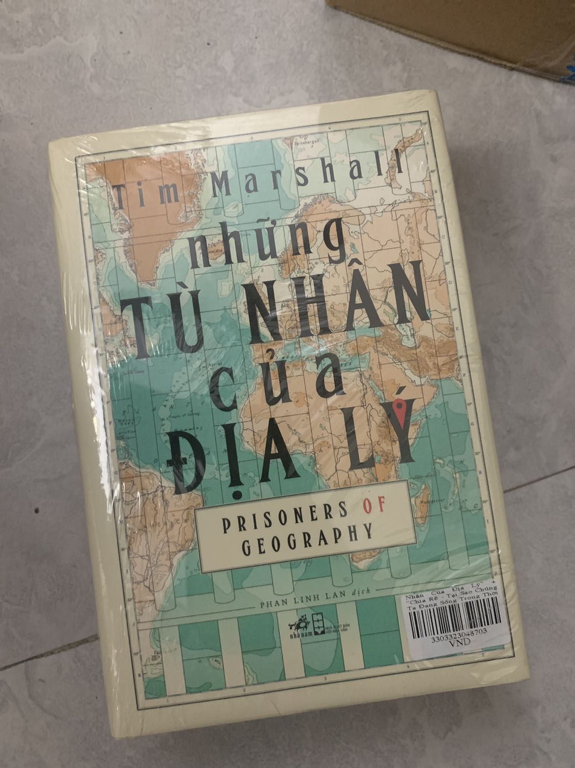 Sách được bọc kỹ càng, cơ mà nên có thêm bìa/xốp vì sách khá nhỏ so với hộp. Mình đặt đơn hàng lớn nên có thêm quà từ Tiki. 5*
