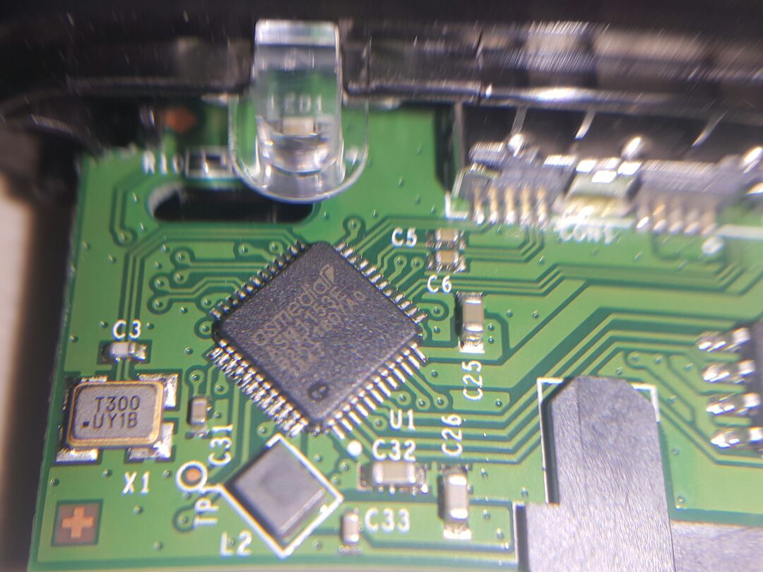 Sau khi đổi tên từ 3.0 sang 3.1 gen1, vỏ vẫn như nhau, vẫn chipset asm1153e. Tuy nhiên cáp lại nhỏ hơn, hi vọng bền. Enclosure 2.5" made in taiwan này là loại tốt nhất có ở vn. Sau khi đổi tên từ 3.0 sang 3.1 gen1, vỏ vẫn như nhau, vẫn chipset asm1153e. Tuy nhiên cáp lại nhỏ hơn, hi vọng bền. Enclosure 2.5" made in taiwan này là loại tốt nhất có ở vn.