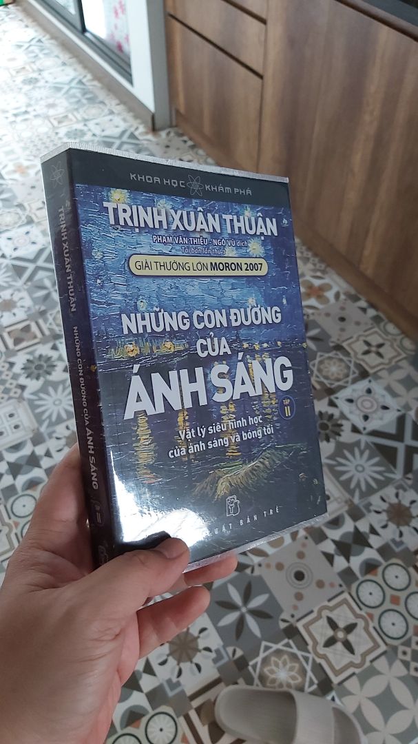 Tiki giao sách rất nhanh, sách đẹp, nội dung chất lượng. Tuy nhiên tôi không còn tìm thấy tập 1 của cuốn này được bán trên Tiki nữa.
