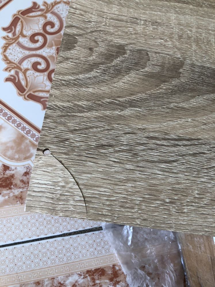 Lay hoay cũng cả tiếng mới xong.mà vừa mở ra đã thấy ván mặc sau bị gãy 1 gốc. Lay hoay cũng cả tiếng mới xong.mà vừa mở ra đã thấy ván mặc sau bị gãy 1 gốc.