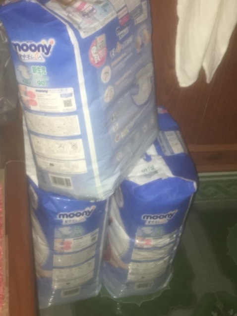 Giao hàng cũng khá là nhanh. Chưa sài nên cũng chưa rõ chất lượng. Nhưng có tem tiếng việt Và check được mã vạch đến trang web chính của monny. nên cũng an tâm là hàng chính hãng. Nên mua