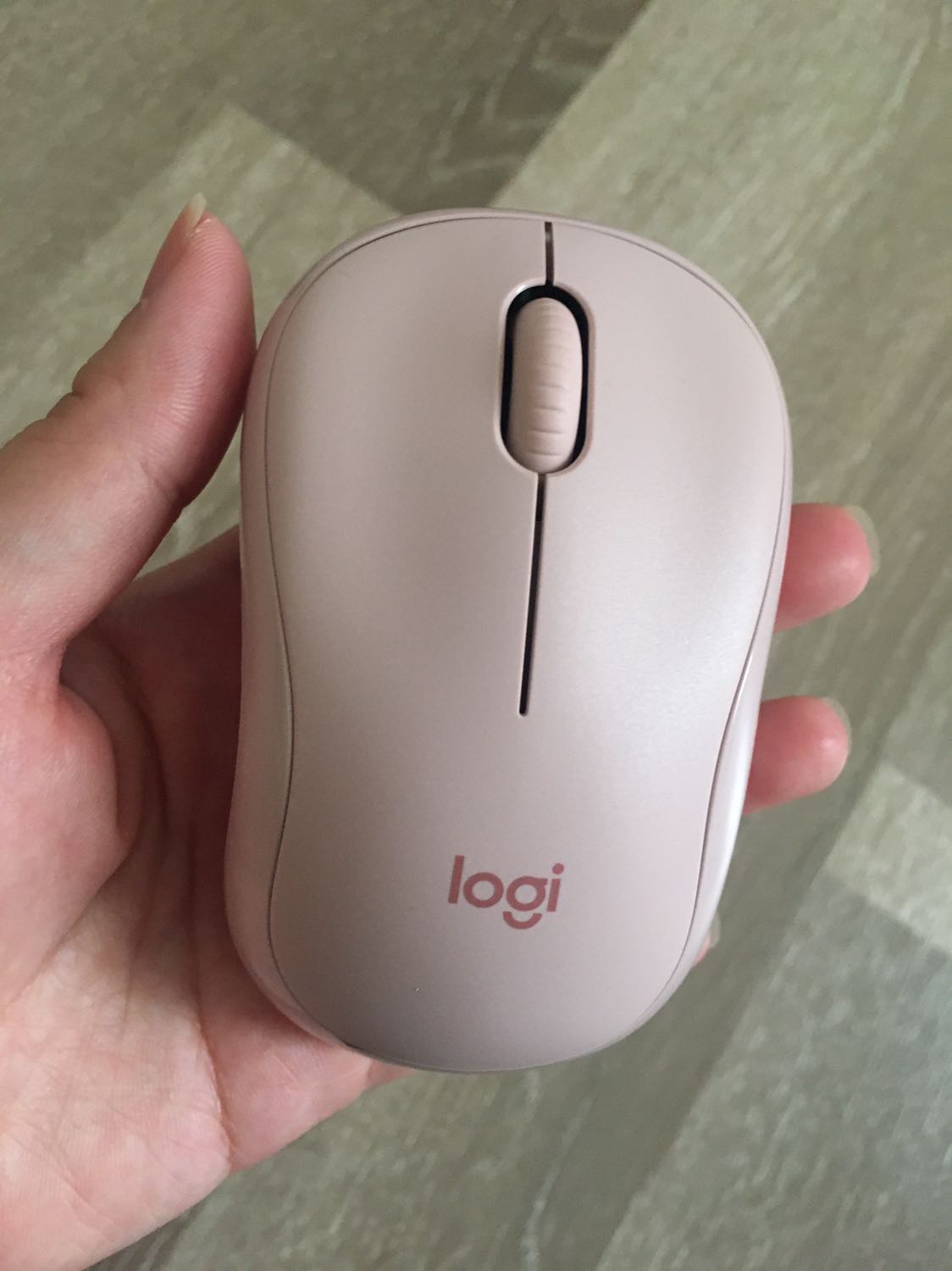 Giao nhanh 2h! Mẫu cưng lắm luôn lúc mua cũng lo lắng nhưng nhận được hàng rồi thì yên tâm và vui lắm. Lần đầu mua dòng chuột này, đóng gói kĩ lắm, shipper thân thiện. Cảm ơn NGUYENVUSTORE và TIKI.