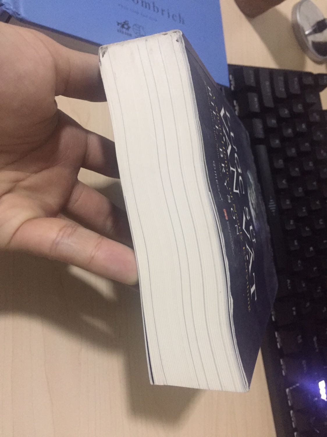 Đặt mua 3 cuốn thì 2 cuốn bị lem nhem bẩn và gãy góc. Cảm thấy không hài lòng cho đơn hàng lần này. Chỉ đc cuốn Vũ trụ là ok.