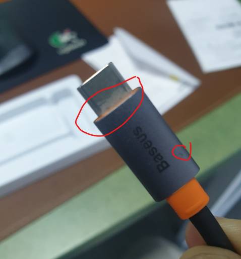 Yêu cầu trả lại hàng, cắm vào không nhận connect được cổng HDMI 4k 60hz và cũng ko conect được các cổng còn lại. Dùng laptop Lenovo win 11: Mở device-manager xem thì lúc kết nối lúc không. Thử qua laptop Dell win 10 cũng ko connect dc cổng HDMI. 
Đầu kết nối bị dơ, có thể hàng đã dùng rồi.
Tiki vui lòng giải quyết lại vấn đề này.