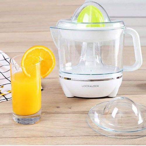 Sản phẩm rất tiện dụng. Vắt cam ráo nước luôn nhưng không bị đắng. Cứ ấn là máy chạy, không phải ấn công tắc gì hết. Màu trắng nhìn sạch. Cũng dễ vệ sinh vì cái ly tháo ra được.