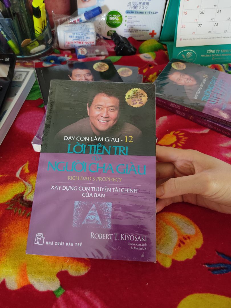 Mình thấy giới thiệu sách hay từ lâu. Được bữa sale nhiều nên mua hẳn mấy cuốn để dành đọc từ từ. Nội dung thì mọi người cũng đánh giá khá nhiều nên mình ko nhận xét nữa!