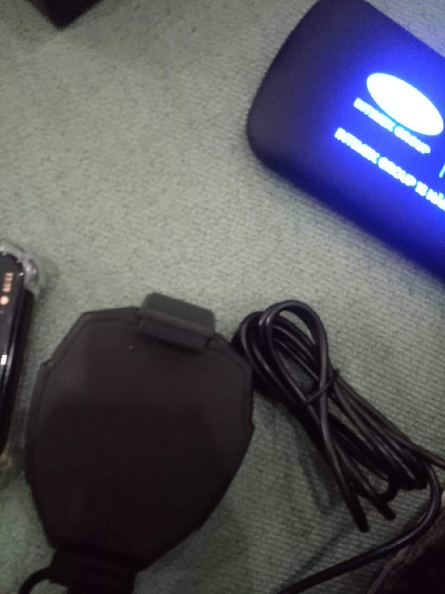 quạt giữ đt lỏng lẻo lắm đụng tí là nó bung ra đt nhỏ thì khá phù hợp,ảnh chụp là v2 nhưng lại giao v1  coi như tạm chấp nhận chống xước:D khi chơi mình thấy quạt toả hơi nóng ra tay hơi khó chịu.Nói chung giá rẻ mình k đòi hỏi dùng treo game thì ngon. quạt giữ đt lỏng lẻo lắm đụng tí là nó bung ra đt nhỏ thì khá phù hợp,ảnh chụp là v2 nhưng lại giao v1  coi như tạm chấp nhận chống xước:D khi chơi mình thấy quạt toả hơi nóng ra tay hơi khó chịu.Nói chung giá rẻ mình k đòi hỏi dùng treo game thì ngon.