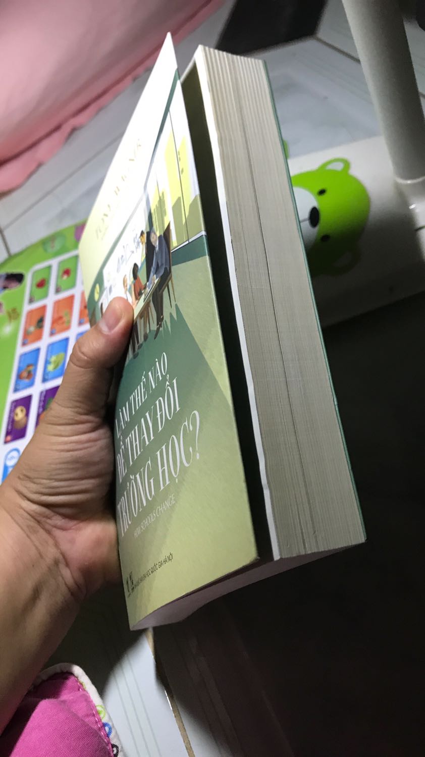 Sách mới tinh, giao nhanh, phù hợp cho những người nghiên cứu về lĩnh vực giáo dục. Tác giả làm việc và tốt nghiệp Tiến sĩ tại một trong những trường ĐH xuất sắc nhất thế giới - Harvard, chưa bàn đến nội dung, hãy xem tư duy lý luận của một người được Harvard như thế nào nhé