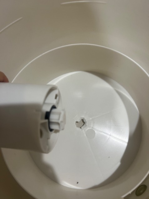 Mình mới lấy hôm nay, mở ra đã thấy vỡ đáy hết rồi, quá thất vọng, đề nghị shop đổi lại cái khác gấp