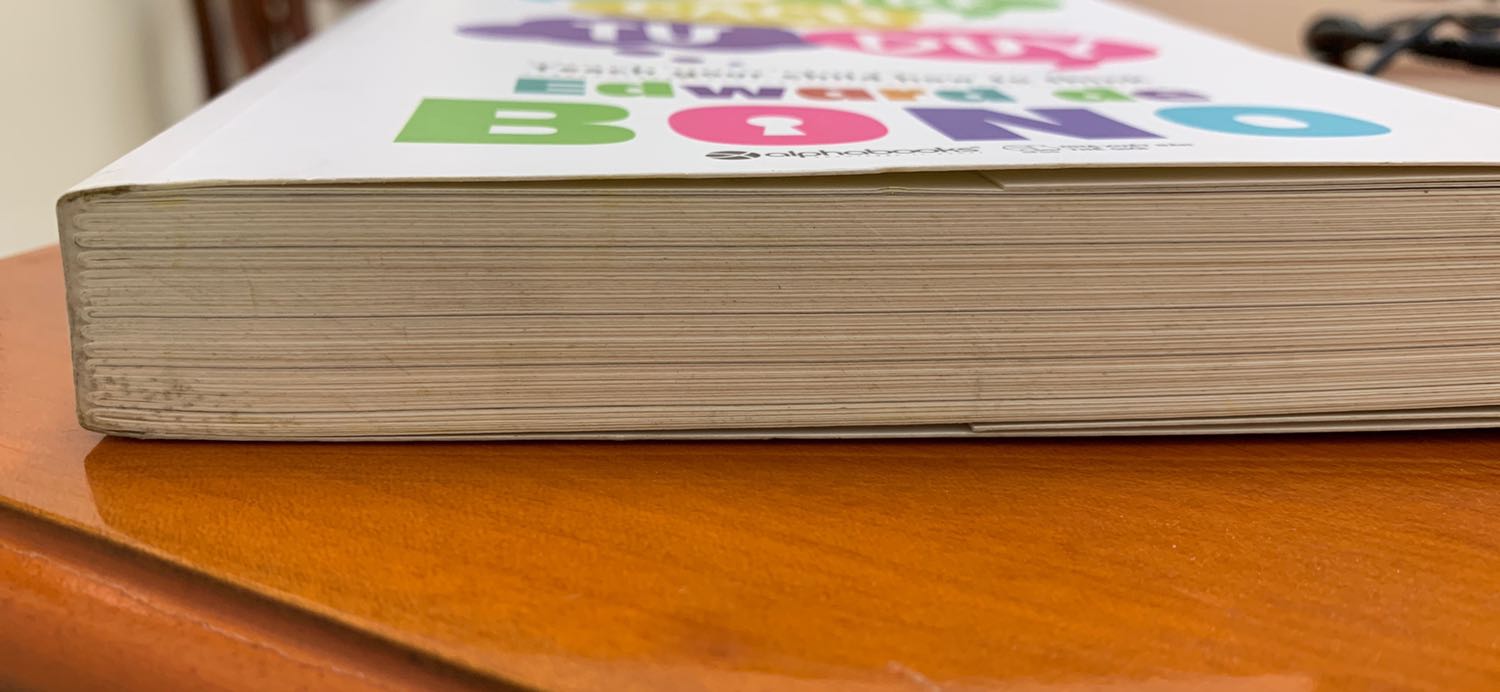 Gáy sách cũ bẩn. Bìa giấy lem nhem. Không hiểu shop giao sách mới như này thì bán sao cho khách đây