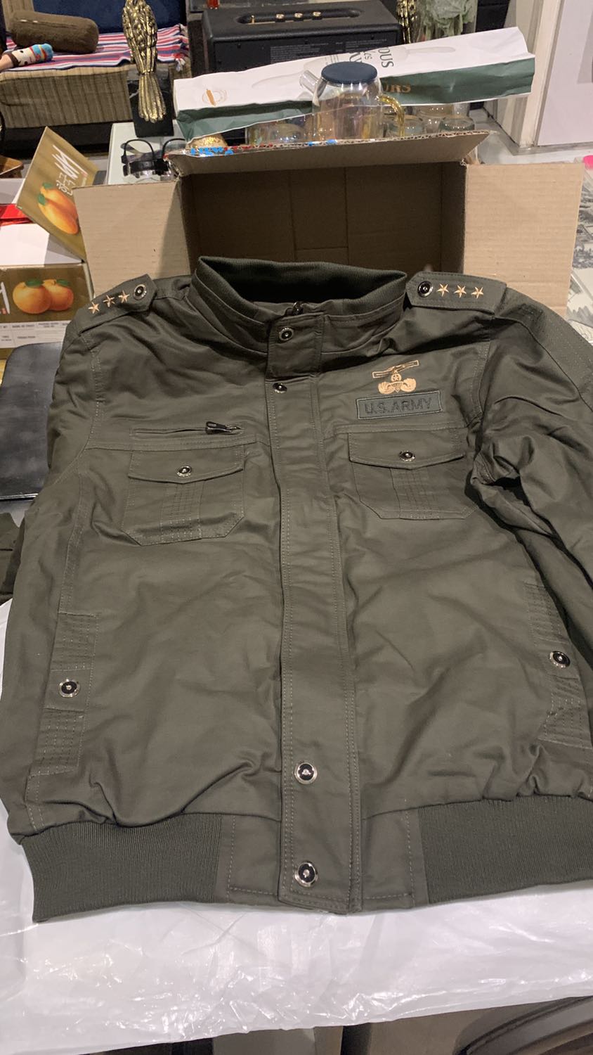 Mặc ấm và may cũng OK tuy các chữa và hình thêu hơi nhỏ và đơn giản cho cảm giác giả giả quê quê thế nào ấy. Nhưng thôi, mặc quanđỡ mùa đông giá rứt là Ok rồi