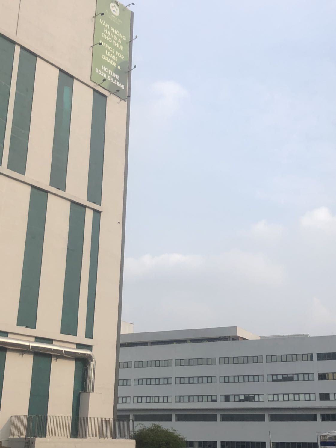 bút viết êm, đều màu. giao hàng nhanh nhưng hàng hơi bụi