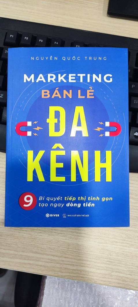 Nhiều chiến lược marketing đơn giản. Thích cái cách tác giả kể chuyện, đúng chất miền tây. Mình thích đọc mấy cuốn mà có ví dụ tại việt nam như vầy, áp dụng được luôn