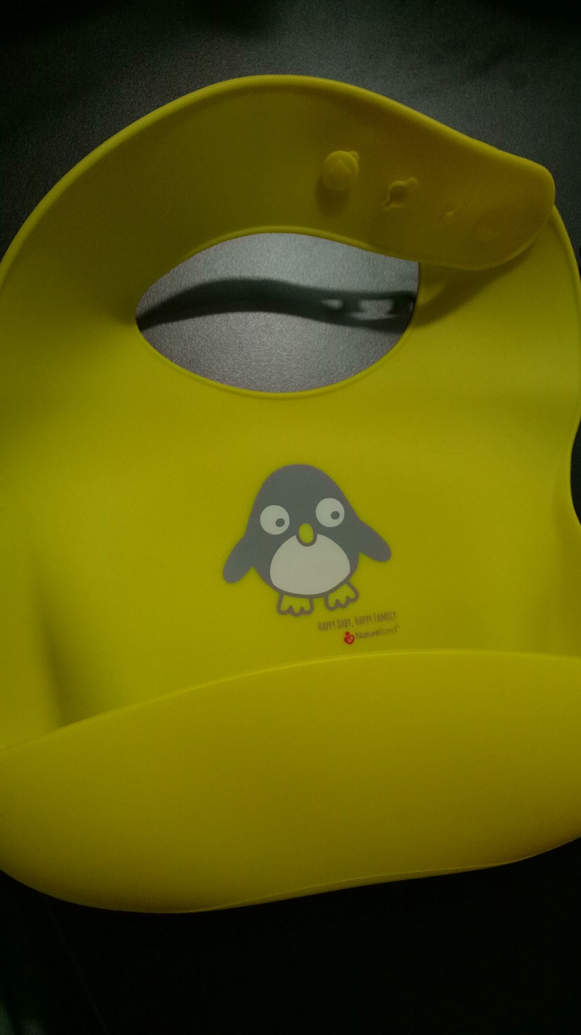 Yếm mềm nhưng chắc chắn, máng rộng, màu sắc rất tươi tắn, con mình thấy rất thích, nói chung là rất ưng. Cám ơn Tiki đã có 1 sp tốt. Yếm mềm nhưng chắc chắn, máng rộng, màu sắc rất tươi tắn, con mình thấy rất thích, nói chung là rất ưng. Cám ơn Tiki đã có 1 sp tốt.