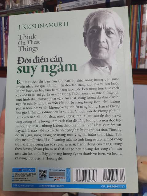Vô cùng thích cách nhìn của tác giả, nhân sinh quan đáng suy ngẫm.