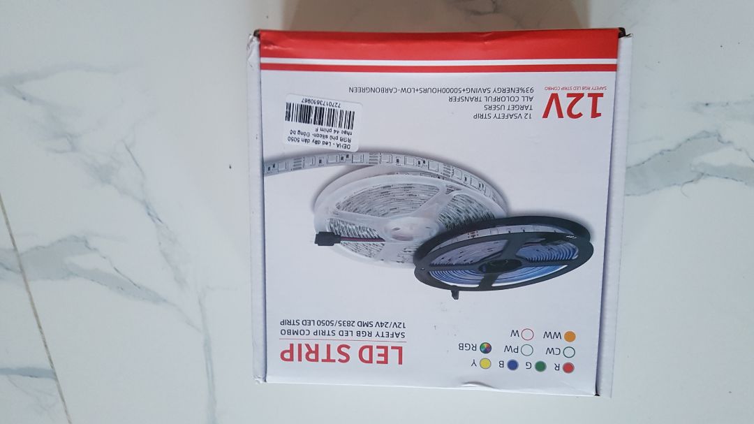 Đèn quá chất. Chọn được nhiều màu đứng yên, nhiều chế độ nháy với chuyển màu. Thích nhất chế độ đồng bộ nhạc. Đèn nhìn khá xịn xò chắc chắn. Cho 10 sao nha.