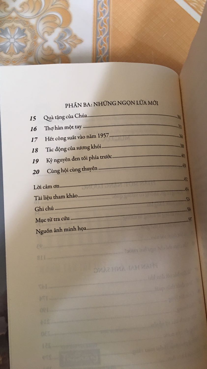 Sách được bọc kỹ càng, không bị móp méo khi giao đến tay nên mình rất ưng. Sách cho những bạn muốn tìm hiểu khái quát về lịch sử năng lượng hơn là tập trung vào một lĩnh vực chuyên sâu.