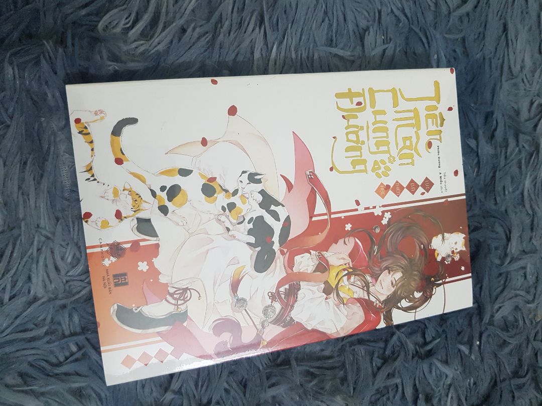 Tiki đợt này thêm được miếng bìa cứng chèn dô cho đỡ lọc xọc=]]. Hàng xinh đẹp tuyệt vời không bị defect.