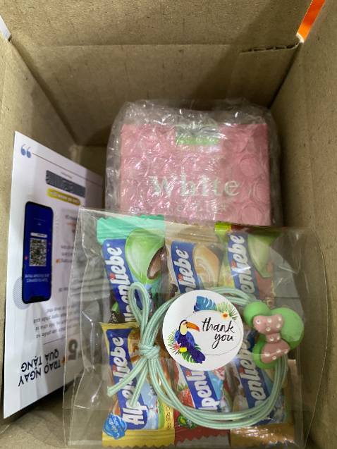 Shop đóng gói cẩn thận lắm, mình ở xa mà hàng chỉ móp ít hộp bên ngoài thôi bên trong đẹp nguyên
Có ktra được hàng chính hãng. Nếu có tác dụng mình sẽ mua cho cả mẹ mình nữa