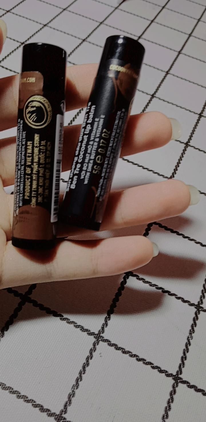 shop chuẩn bị hàng nhanh,giaoo nhanh hơn dự kiến,shipper nhiệt tìnhh,son dưỡng làm cho môi mìn cảm giác khô khô s á,dưỡng cũngg tạm ổn,shop gói hàng kĩ,giá kháa rẻ nhma mình khôngg ưng chất son choo lắmm,date xa lắmm nha:v