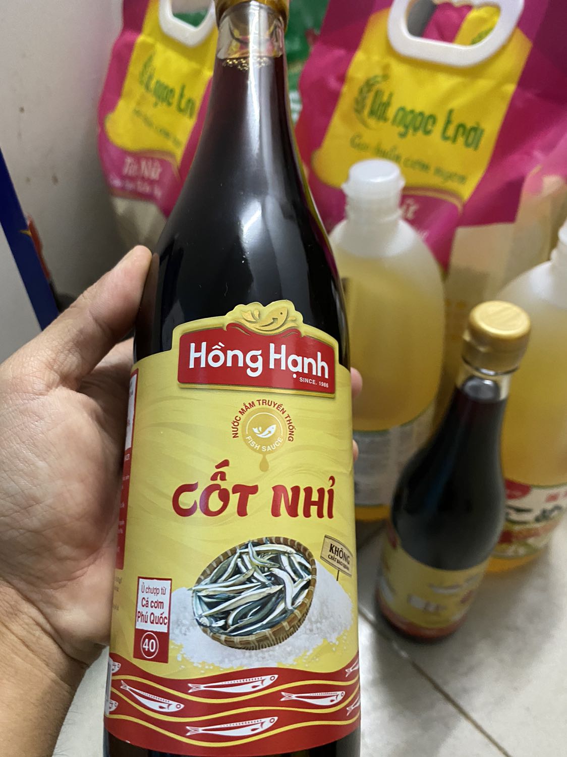 Tiki giao hàng nhanh, đóng gói cẩn thận. Nước mắm ngon, nhà mình chỉ dùng loại này cho cả chế biến thức ăn & dùng làm nước chấm. Tiki giao hàng nhanh, đóng gói cẩn thận. Nước mắm ngon, nhà mình chỉ dùng loại này cho cả chế biến thức ăn & dùng làm nước chấm.