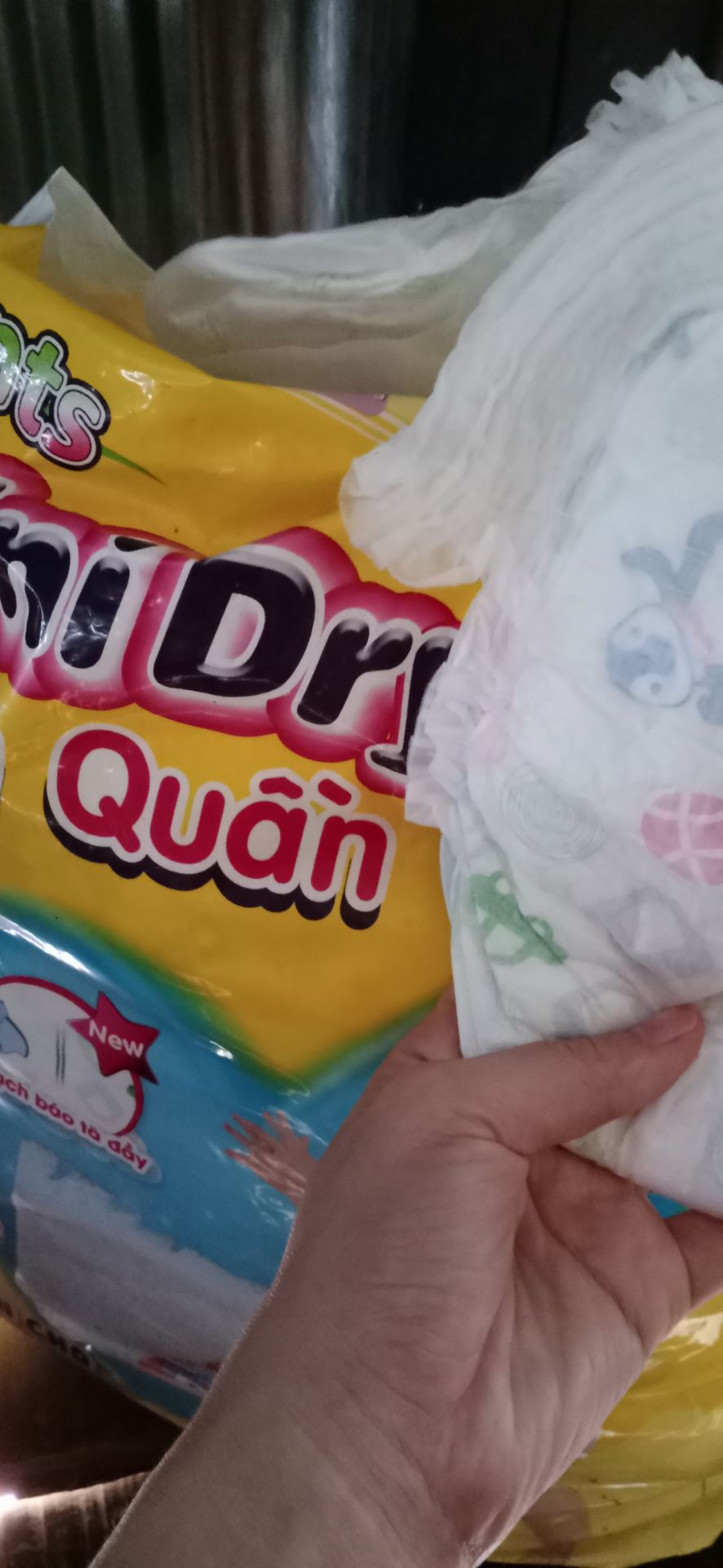 sản phẩm sử dụng rồi, thẩm hút nhanh ko tràn, hợp giá thành người tiêu dùng. giáo hàng nhanh.   lần sau mua tiếp sản phẩm.