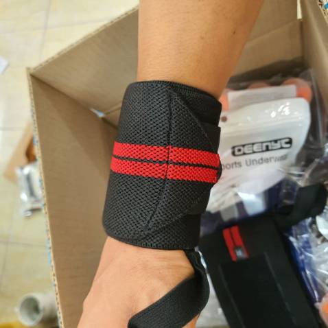 hài lòng , sản phẩm chắc chắn , dầy dặn , bảo vệ tốt cổ tay