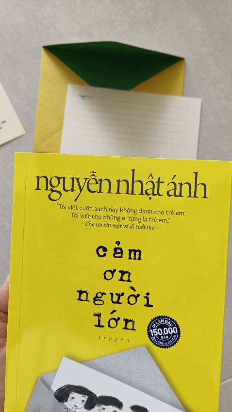 mình quyết định mua cuốn sách thứ nhất là do tác giả Nguyễn Nhật Ánh,thứ 2 là do câu đầu tiên trên bìa sách và thứ 3 mình đã đọc nhiều cuốn từ tác giả,những câu chữ nhẹ nhàng và sâu lắng