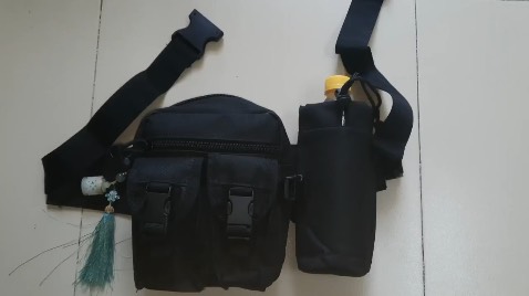 Túi nhận khá nhanh, đeo rất thích, đựng khá nhiều đồ cần thiết khi đi du lịch, đeo ko bị vướng víu khó chịu hay khó khăn gì, và cũng ko bị nặng mà bị kéo chì xuống, khá thoải mái. Shipper nhiệt tình thân thiện thanks all