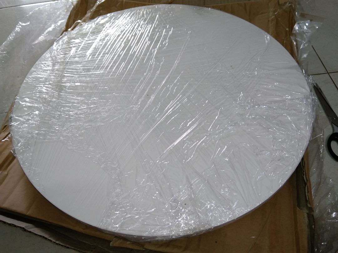 Iga đóng gói cẩn thận, phụ kiện đầy đủ. Dễ lắp ráp theo vị trí định sẵn bằng tua vít, ko cần máy khoan nhé. Tầng dưới mình phải lấy bút màu làm dấu để bắt vít chuẩn hơn. Mua chung với ghế, ngẫu nhiên nhưng vô cùng hợp luôn. Cảm ơn tiki. Iga đóng gói cẩn thận, phụ kiện đầy đủ. Dễ lắp ráp theo vị trí định sẵn bằng tua vít, ko cần máy khoan nhé. Tầng dưới mình phải lấy bút màu làm dấu để bắt vít chuẩn hơn. Mua chung với ghế, ngẫu nhiên nhưng vô cùng hợp luôn. Cảm ơn tiki.