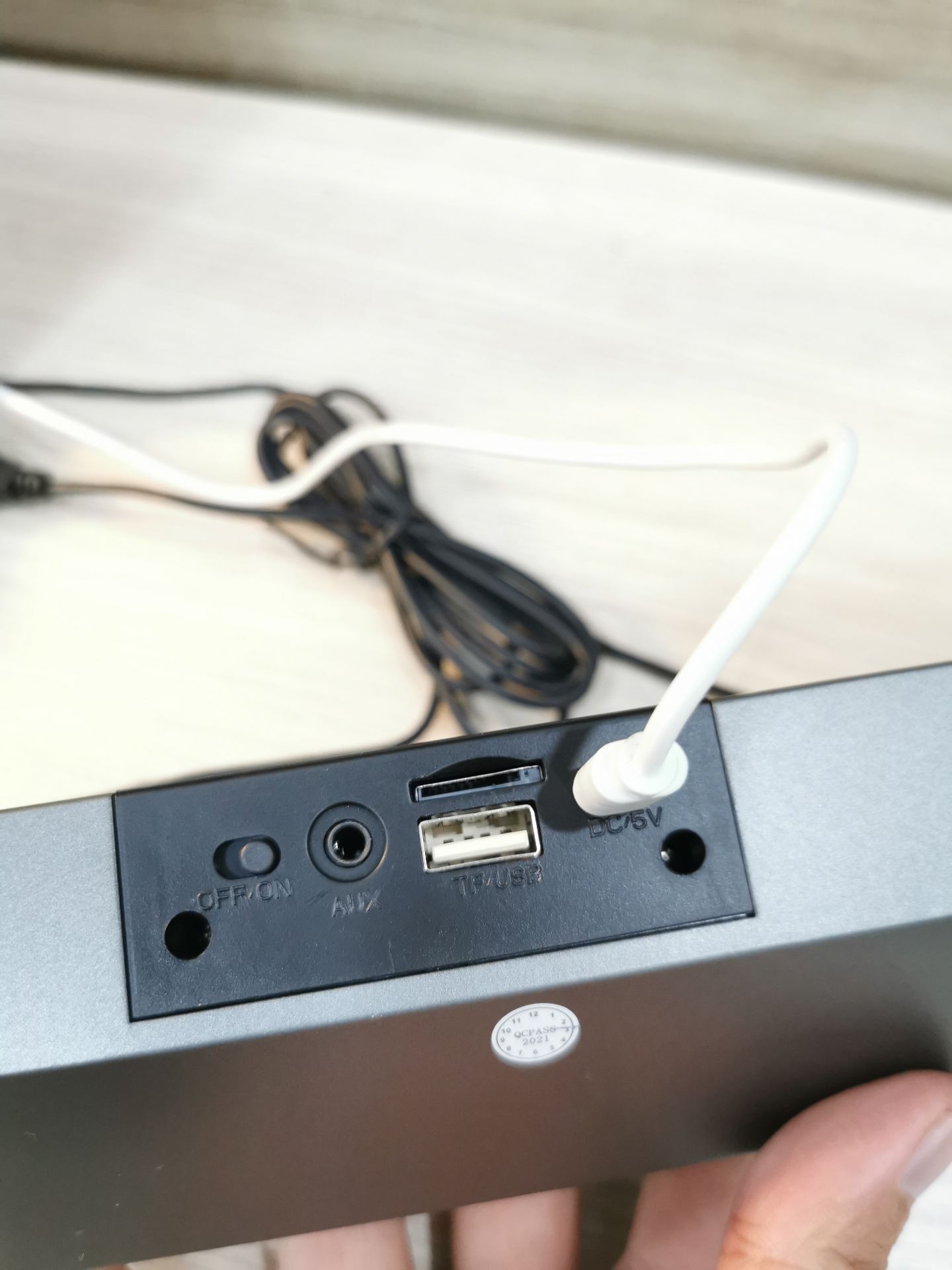 Loa nghe ổn, có cả đài FM khá tiện dụng, kết nối với điện thoại hoặc máy tính khá nhanh, tuy nhiên mình mua xsmart sao lại gửi loa leefei, loa này các nơi khác bán rẻ hơn