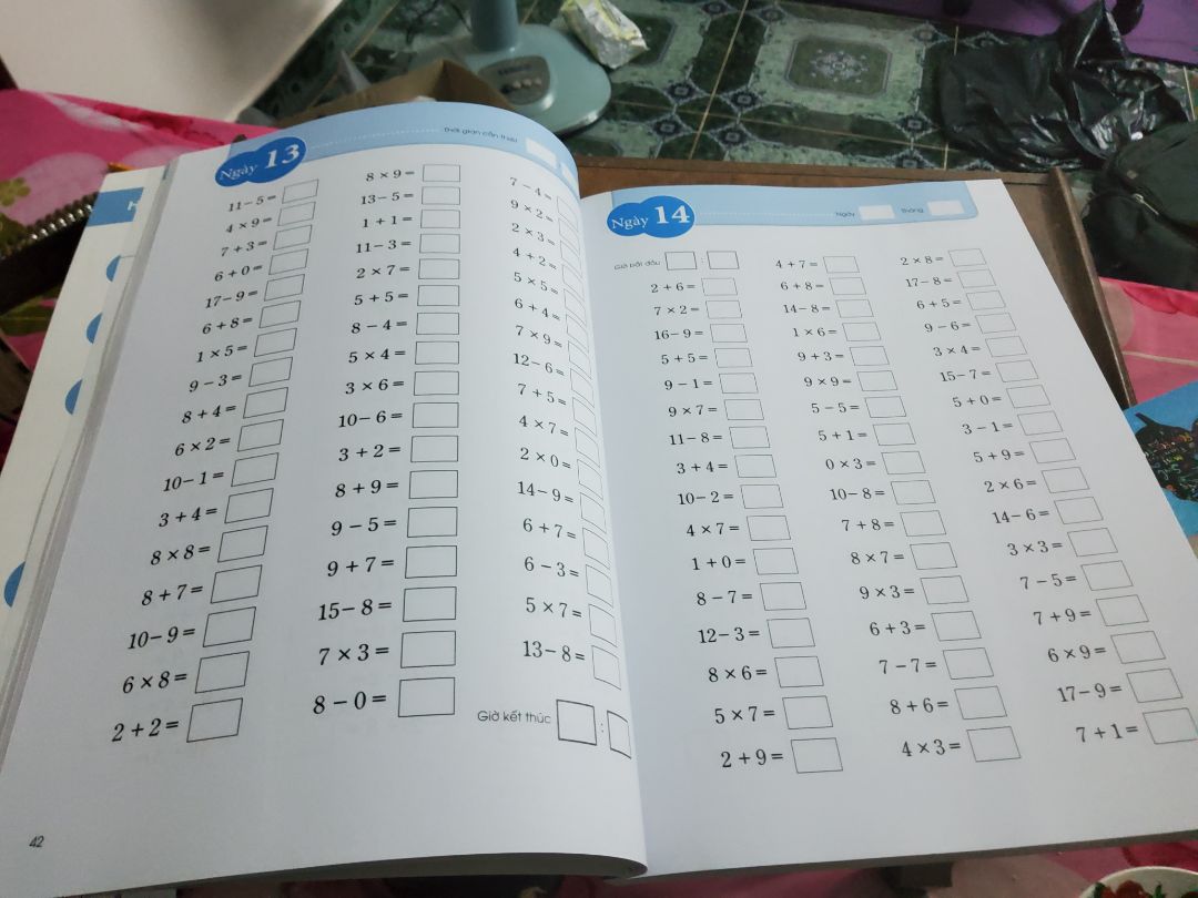 Hơi thất vọng, đặt tên Sách rất kêu, phần dạo đầu nêu lên lý thuyết bán cầu não này nọ đồ. Nhưng vô sâu thì thấy 60 ngày toàn là làm toán LỚP 1 , với nhớ mấy từ ngẫu nhiên CHẤM HẾT. Là một thanh niên thú thật mình không nghĩ sau 60 ngày làm toán LỚP 1 với lặp đi lặp lại lại nhớ ngẫu nhiên có thể cải thiện được gì nhiều cho bộ não. Chắc Sách chỉ phù hợp cho mấy ông bà cụ bắt đầu có dấu hiệu bệnh lẩn thẩn ở người già. Mấy bạn trẻ mua về chắc cũng không dùng được gì nhiều, được cái bìa sách đẹp giao hàng nhanh nên cho thêm 1 sao