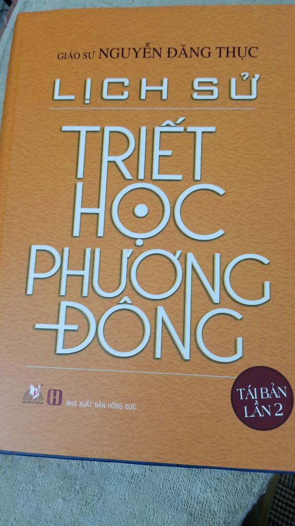 Một công trình rất công phu của học giả Nguyễn Đăng Thục. Về nội dung chuyên sâu thì mình không đủ trình độ để đánh giá, song văn phong của tác giả rất trong sáng, cuốn hút. Hình thức sách rất đẹp. Một công trình rất công phu của học giả Nguyễn Đăng Thục. Về nội dung chuyên sâu thì mình không đủ trình độ để đánh giá, song văn phong của tác giả rất trong sáng, cuốn hút. Hình thức sách rất đẹp.