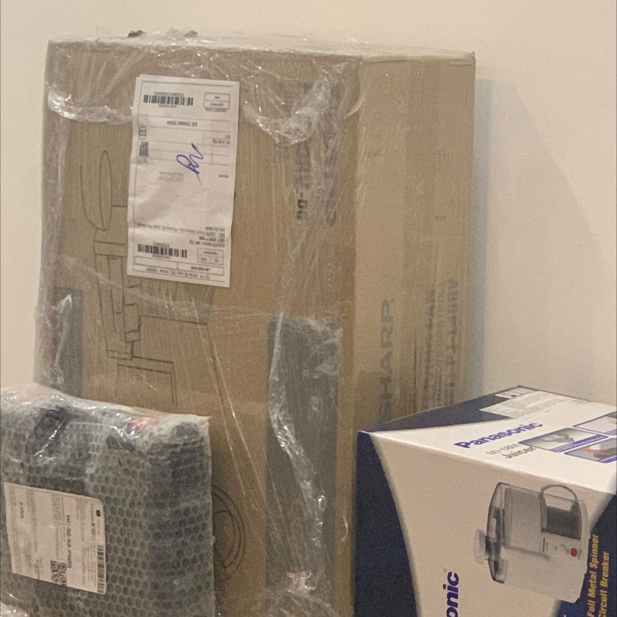 Quà tặng cho khách nên hk biết chất lượng nhưng giao nhanh thung còn nguyên Quà tặng cho khách nên hk biết chất lượng nhưng giao nhanh thung còn nguyên