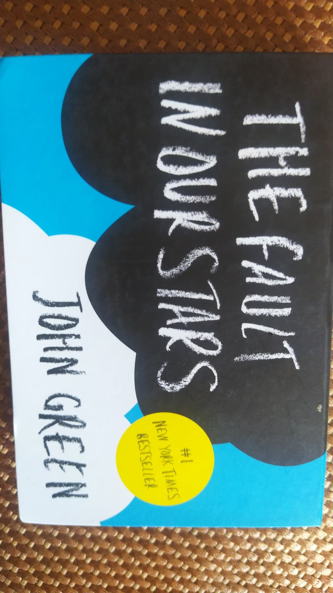 Nhỏ xíu bằng bàn tay, lần đầu mình đọc kiểu sách này. Xinh xỉu 😍 lại còn mua dc giá sale siêu hời