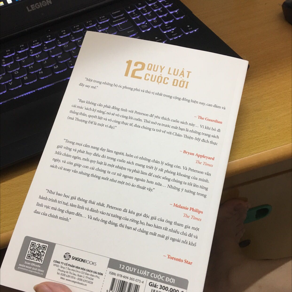 Sách của Jordan Peterson thì hay khỏi bàn r. Còn đc tặng thêm bookmark vs thêm 1 cuốn sách tặng nữa. Ncl rất hài lòng ạ