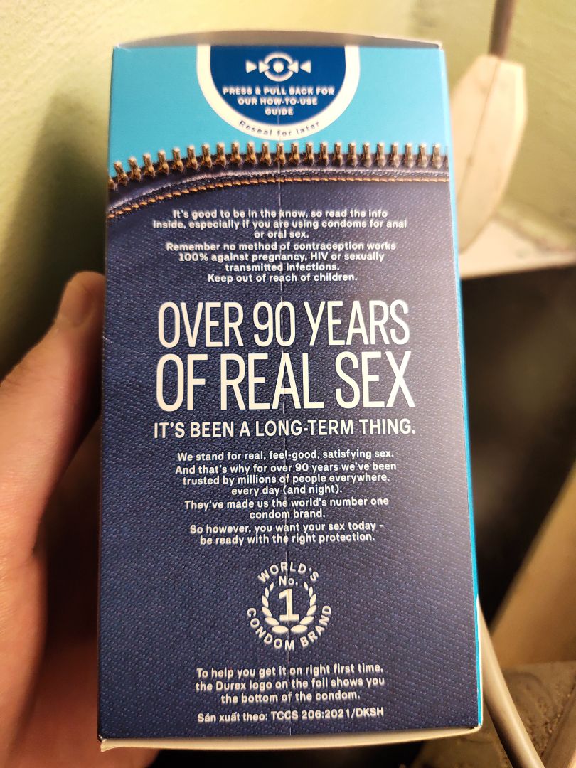 Hàng chính hãng chất lượng. Mình mua lúc sales nên giá cả khá phải chăng. Hộp 30 bao dư xăng mà xài dần dần :">